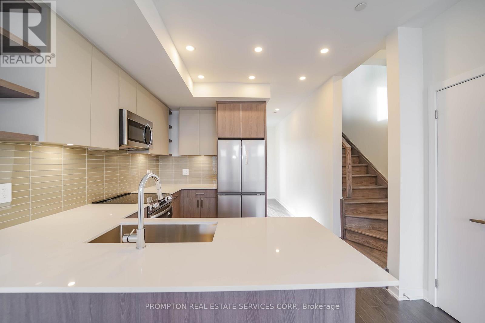 38 Green Gardens Upper Boulevard, Toronto, Ontario  M6A 0E6 - Photo 11 - C12968506