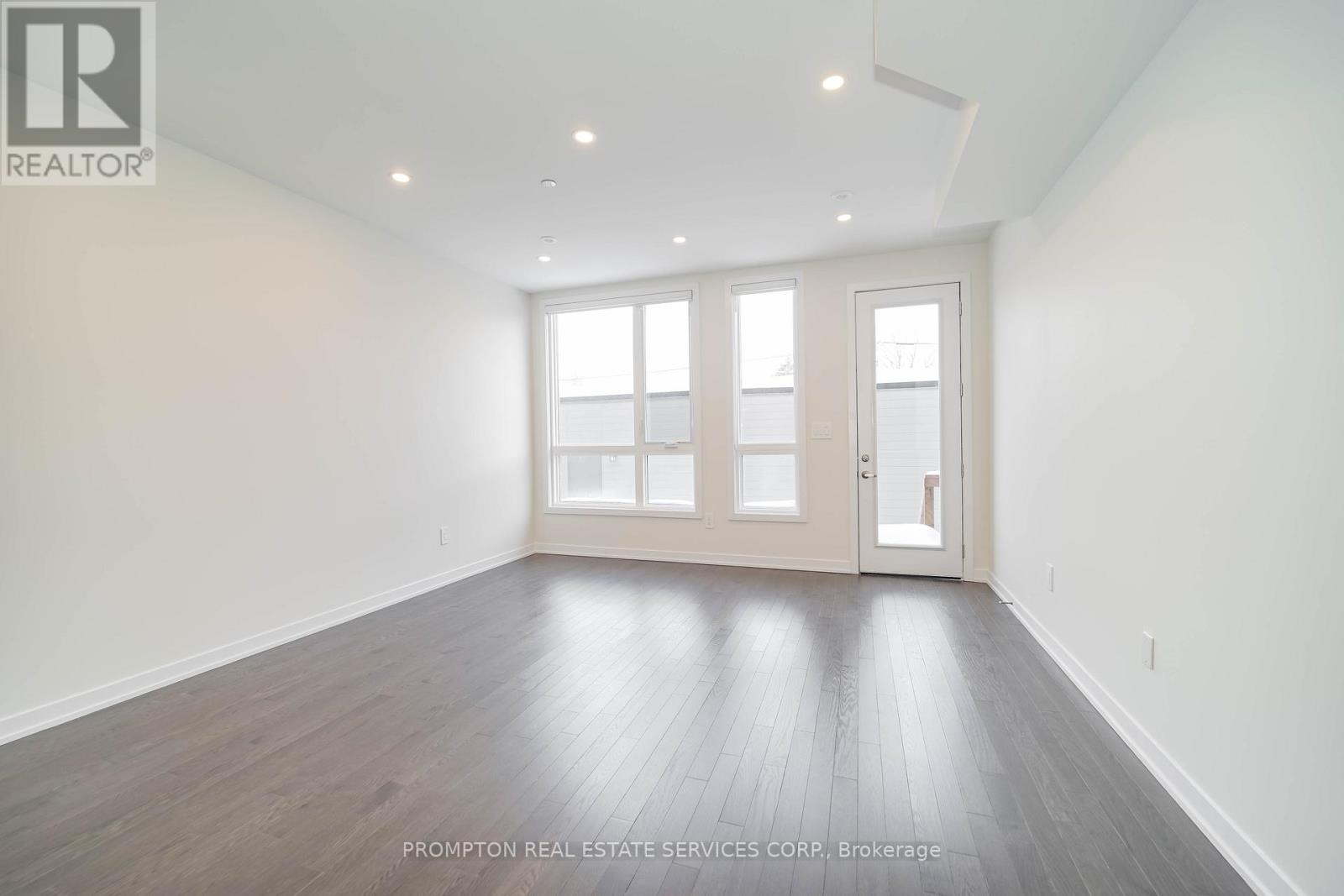 38 Green Gardens Upper Boulevard, Toronto, Ontario  M6A 0E6 - Photo 8 - C12968506