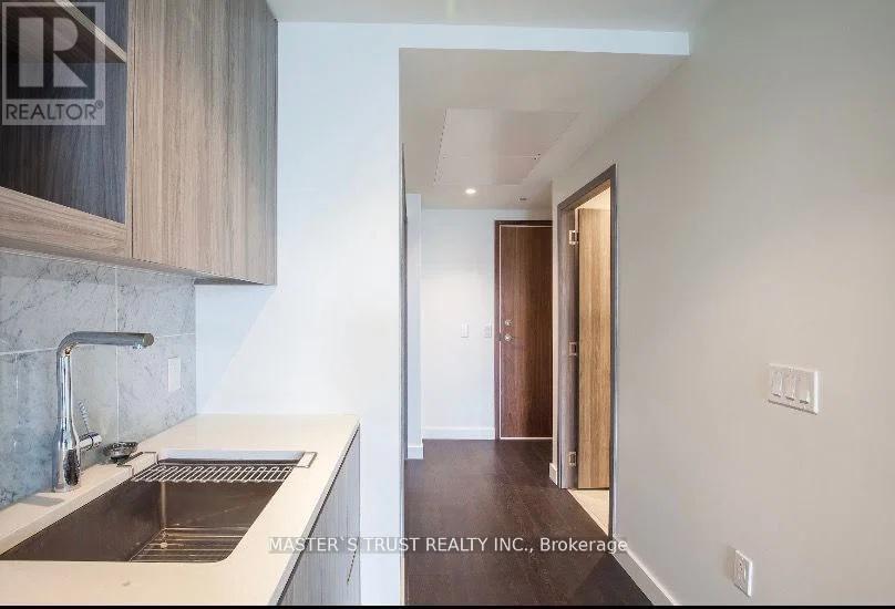 2005 - 95 Mcmahon Drive, Toronto, Ontario  M2K 0H2 - Photo 4 - C12968510