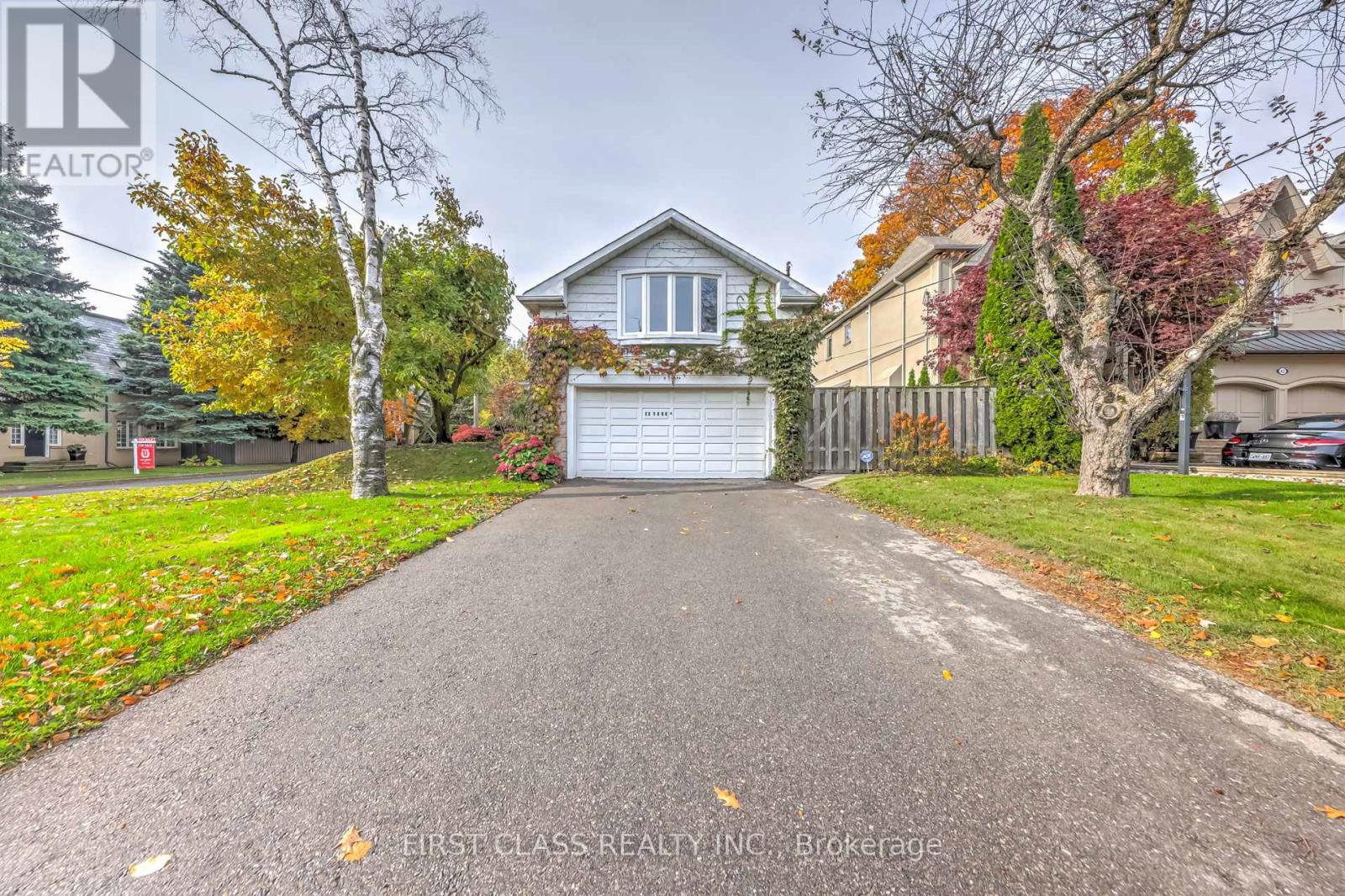 26 York Road, Toronto, Ontario  M2L 1M8 - Photo 3 - C12968512