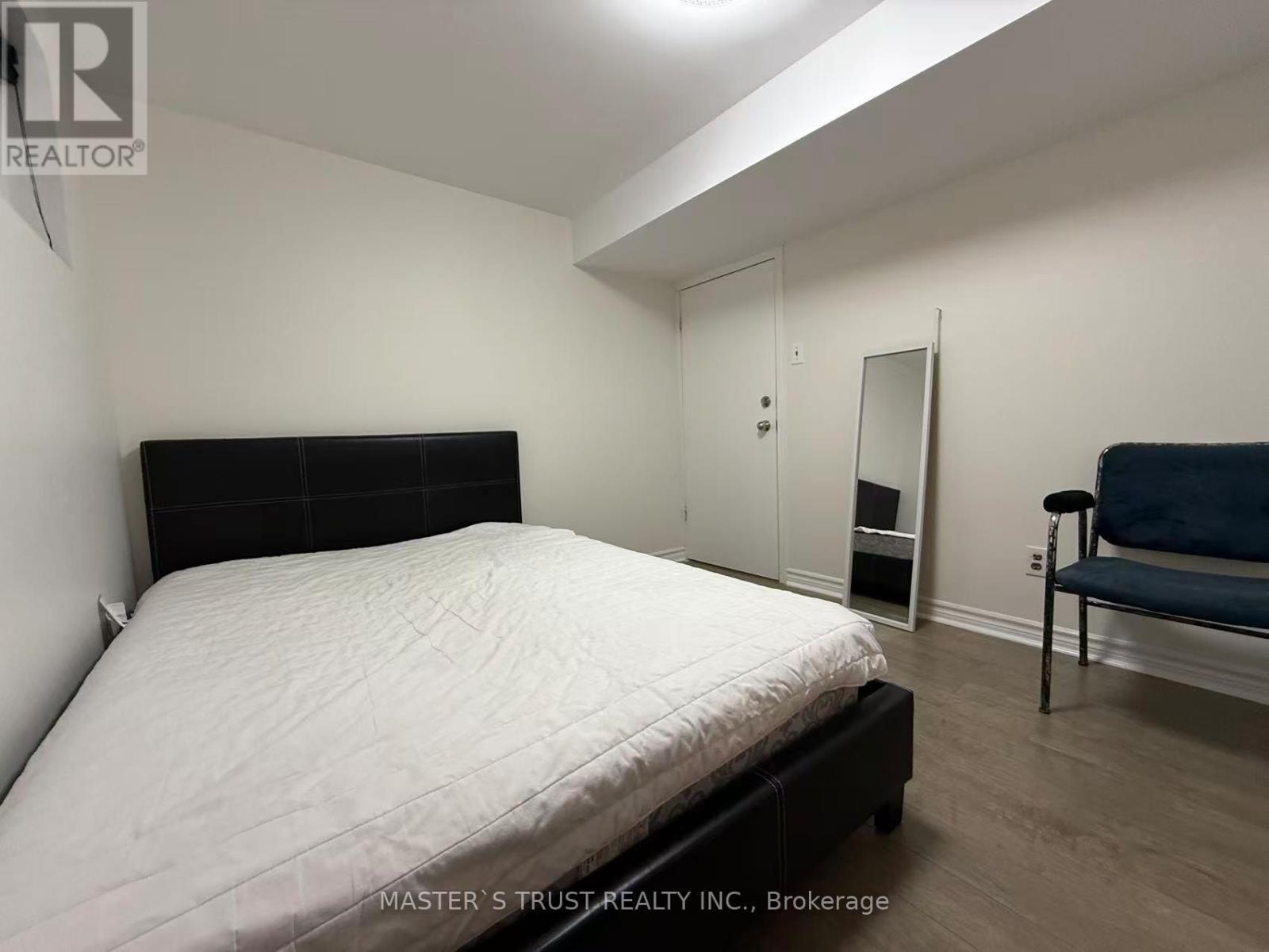 Bsmt - 16 Farmington Crescent, Toronto, Ontario  M1S 1G1 - Photo 4 - E12968436