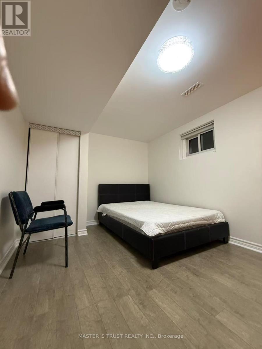 Bsmt - 16 Farmington Crescent, Toronto, Ontario  M1S 1G1 - Photo 8 - E12968436