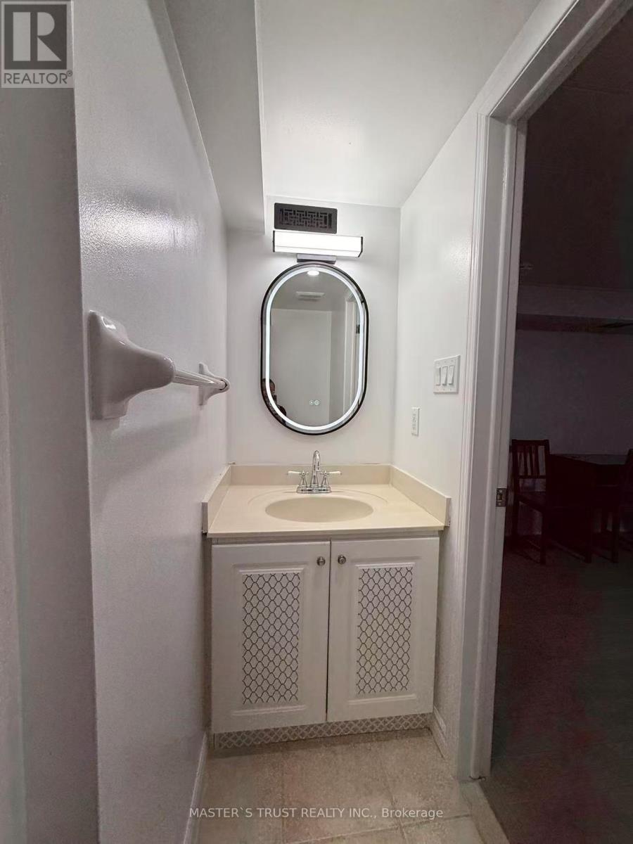 Bsmt - 16 Farmington Crescent, Toronto, Ontario  M1S 1G1 - Photo 9 - E12968436