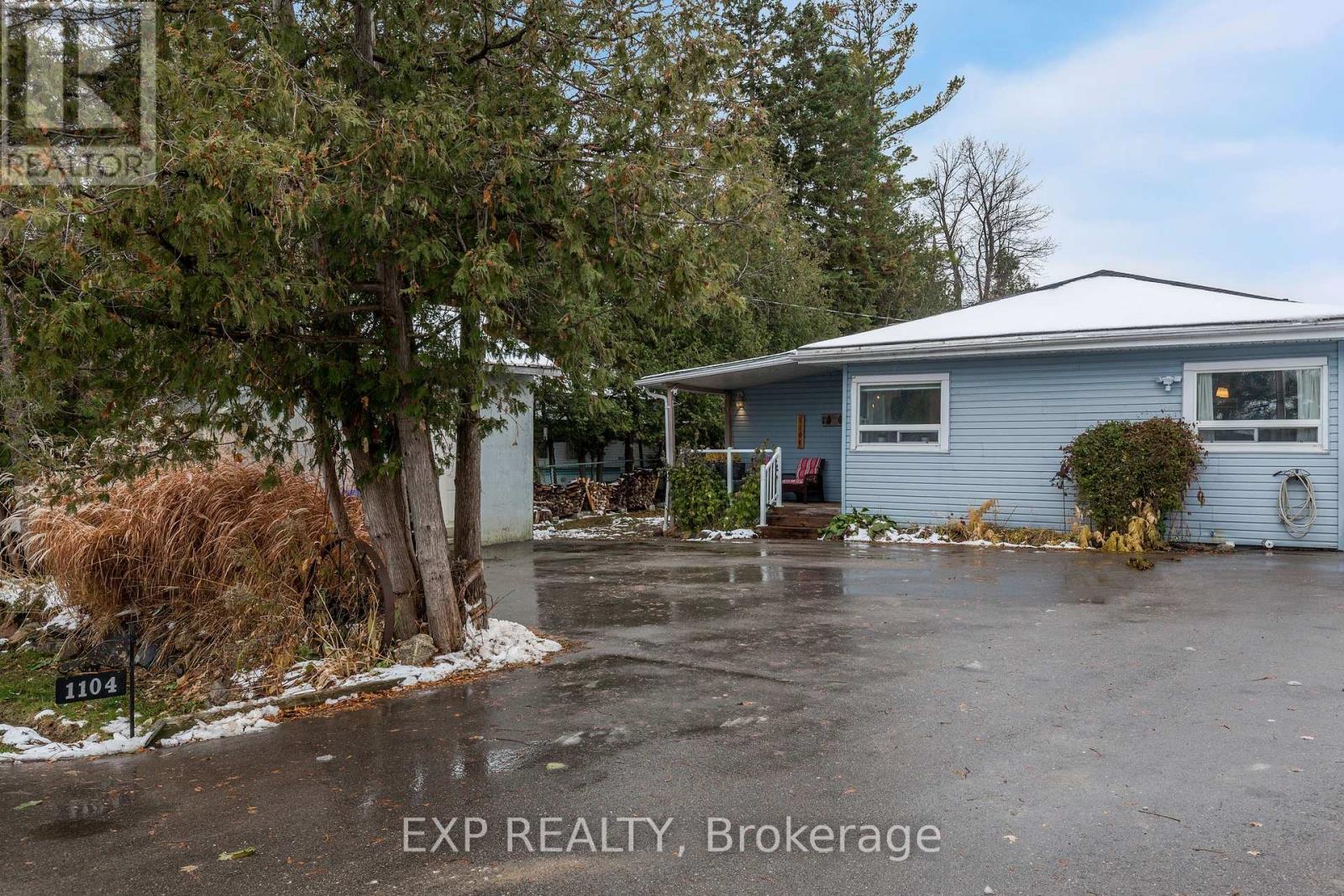 1104 Ferrier Avenue, Innisfil (Lefroy), Ontario  L0L 1W0 - Photo 2 - N12968516