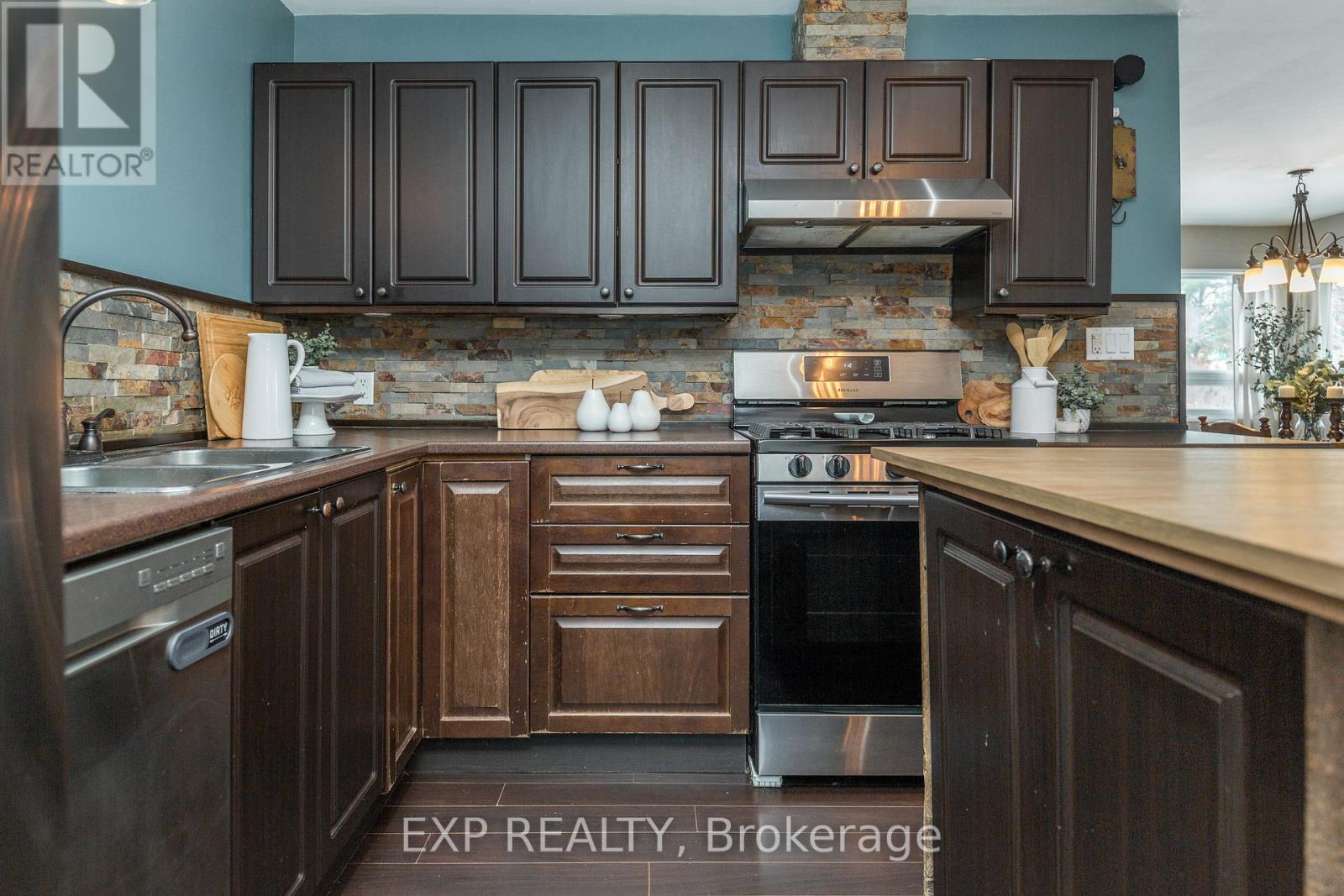 1104 Ferrier Avenue, Innisfil (Lefroy), Ontario  L0L 1W0 - Photo 9 - N12968516