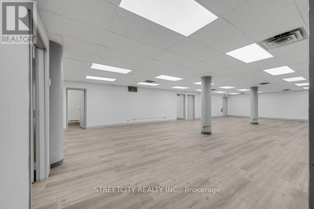 Ground Floor - 916 Gateway Drive, Burlington, Ontario  L7L 5K7 - Photo 10 - W12968442