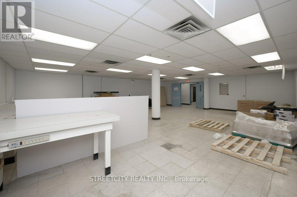 Ground Floor - 916 Gateway Drive, Burlington, Ontario  L7L 5K7 - Photo 17 - W12968442