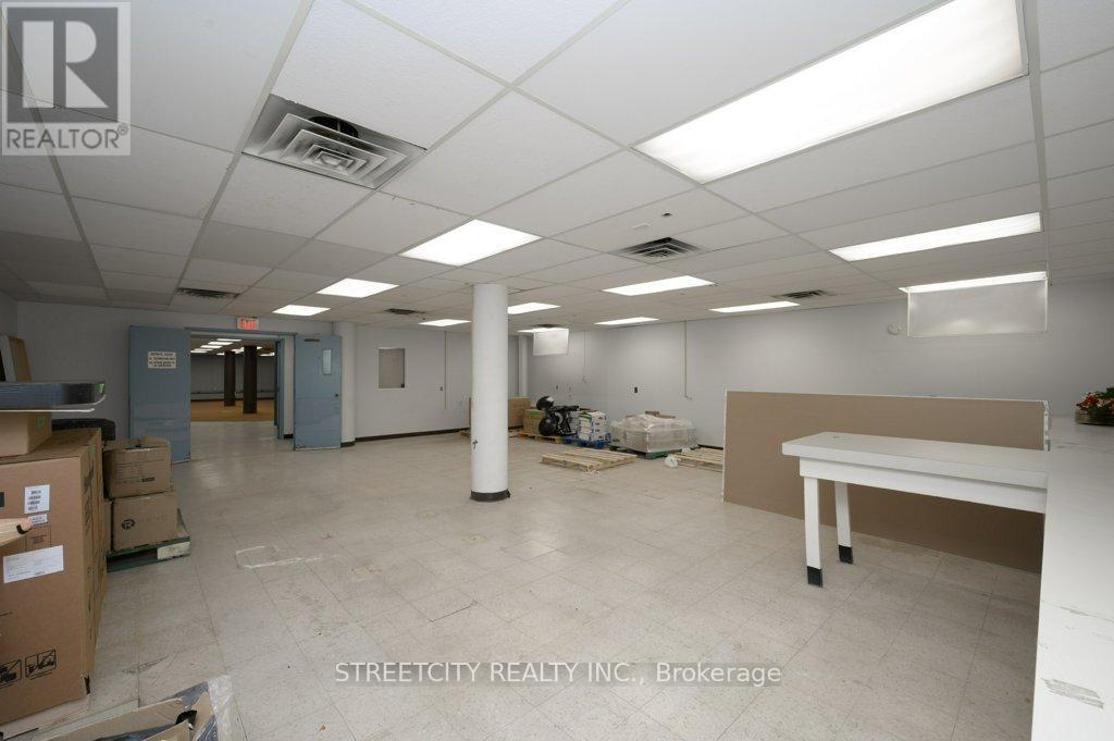 Ground Floor - 916 Gateway Drive, Burlington, Ontario  L7L 5K7 - Photo 20 - W12968442