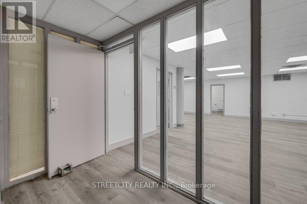 Ground Floor - 916 Gateway Drive, Burlington, Ontario  L7L 5K7 - Photo 5 - W12968442