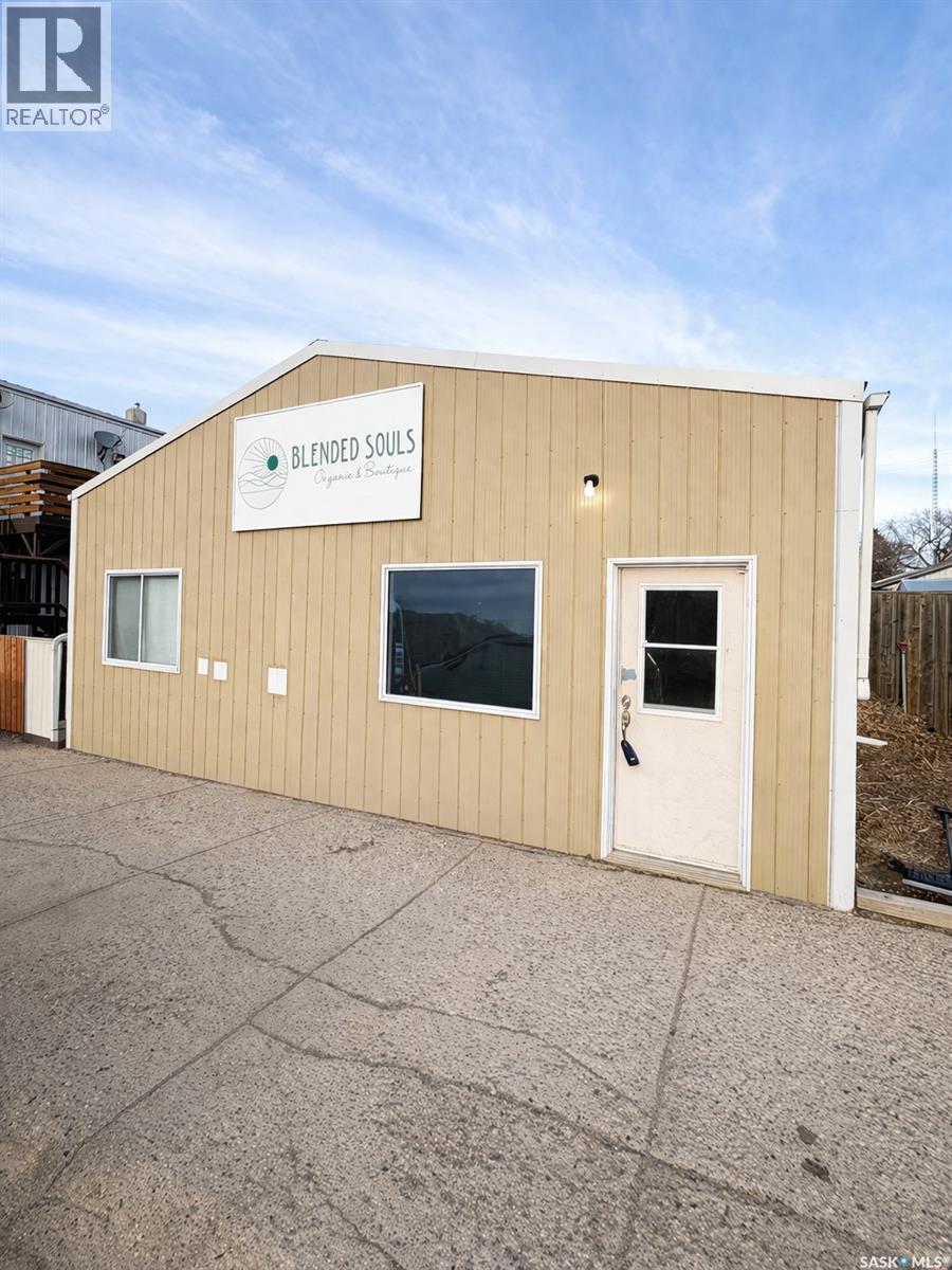 1387 Conrad AVENUE, Gull Lake, Saskatchewan