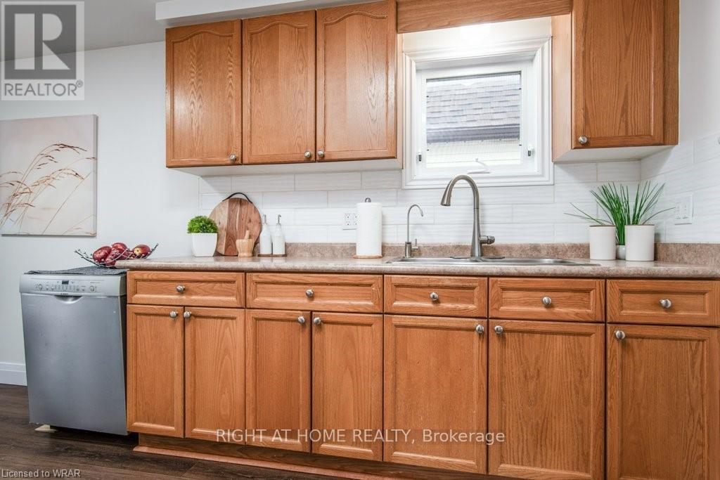 554 Halberstadt Circle, Cambridge, Ontario  N3H 5J5 - Photo 14 - X12968504