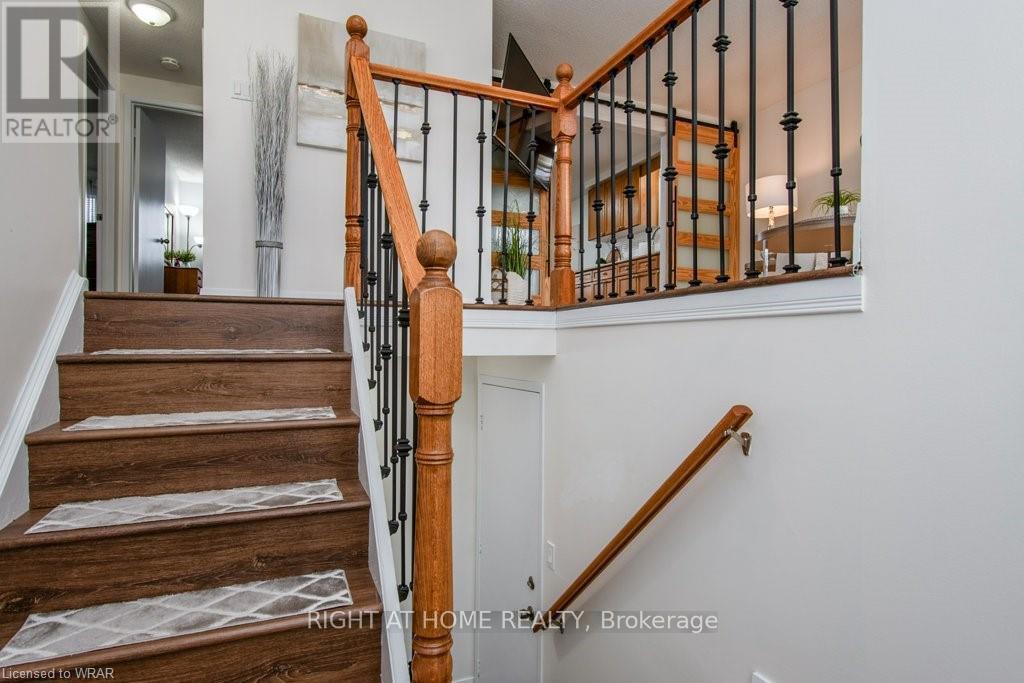 554 Halberstadt Circle, Cambridge, Ontario  N3H 5J5 - Photo 5 - X12968504