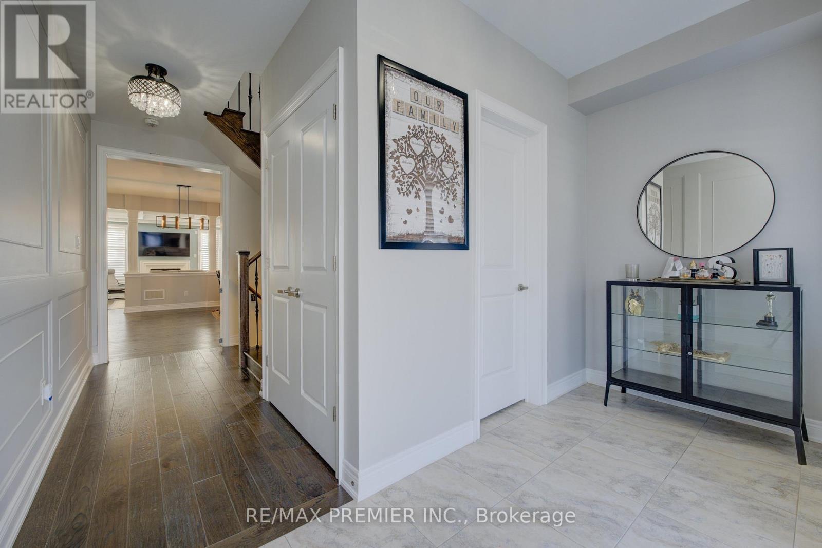 15 Babcock Street, Hamilton, Ontario  L8B 0S6 - Photo 3 - X12968508