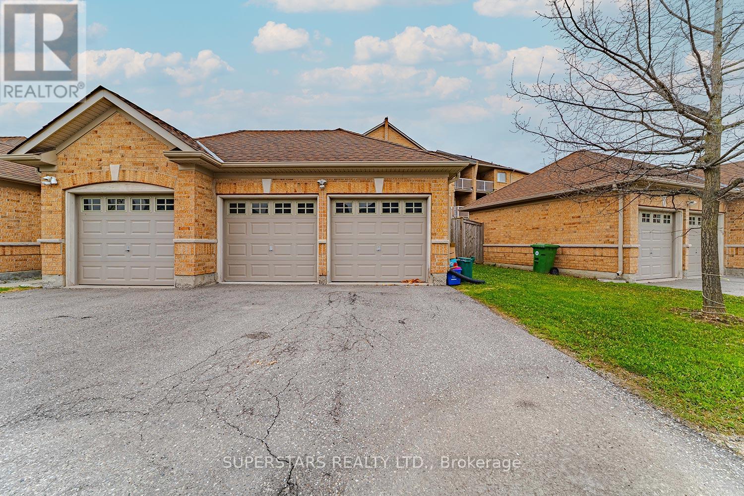 22 - 30 Greensborough Village Circle, Markham, Ontario  L6E 1Z1 - Photo 2 - N12902968