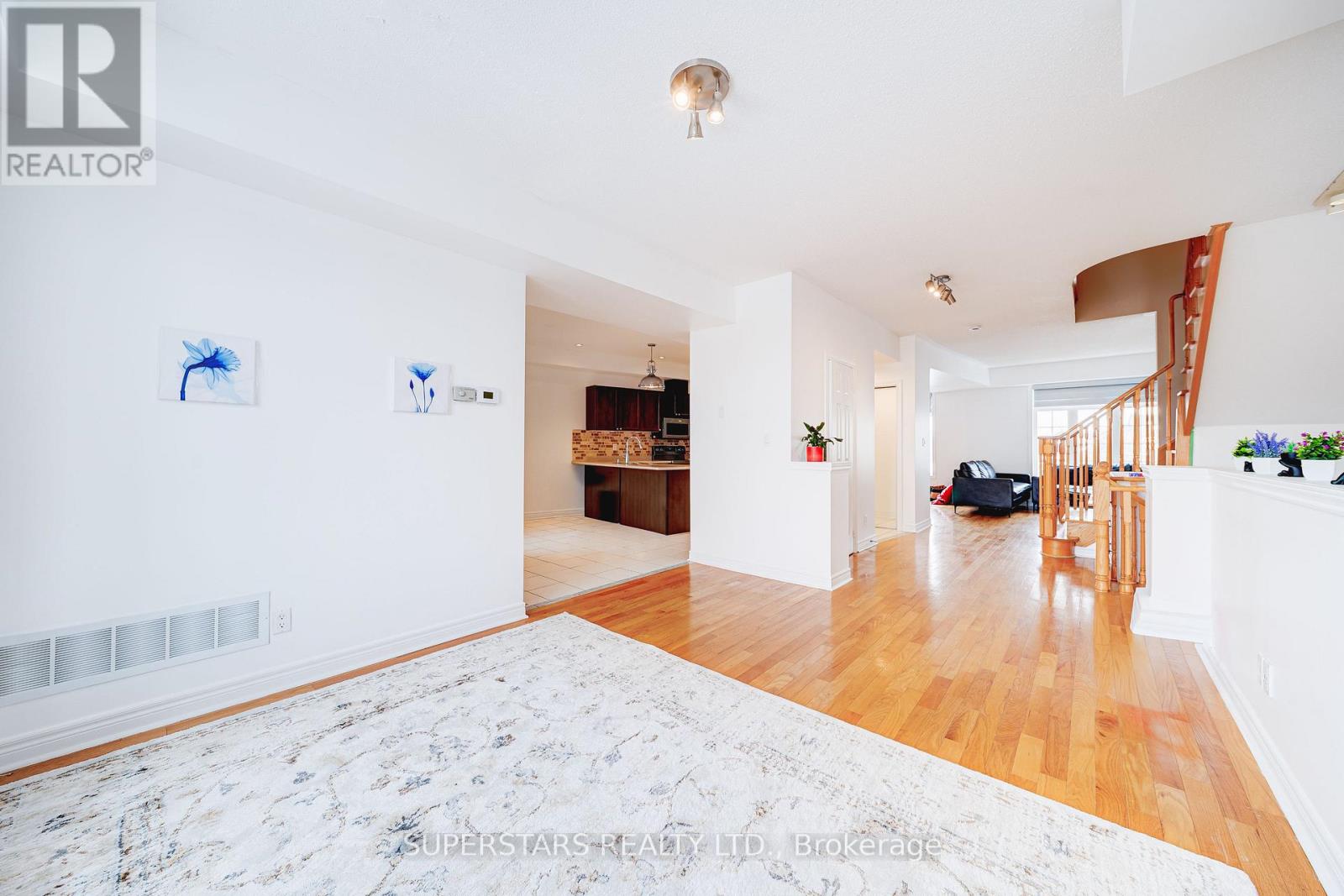 22 - 30 Greensborough Village Circle, Markham, Ontario  L6E 1Z1 - Photo 4 - N12902968