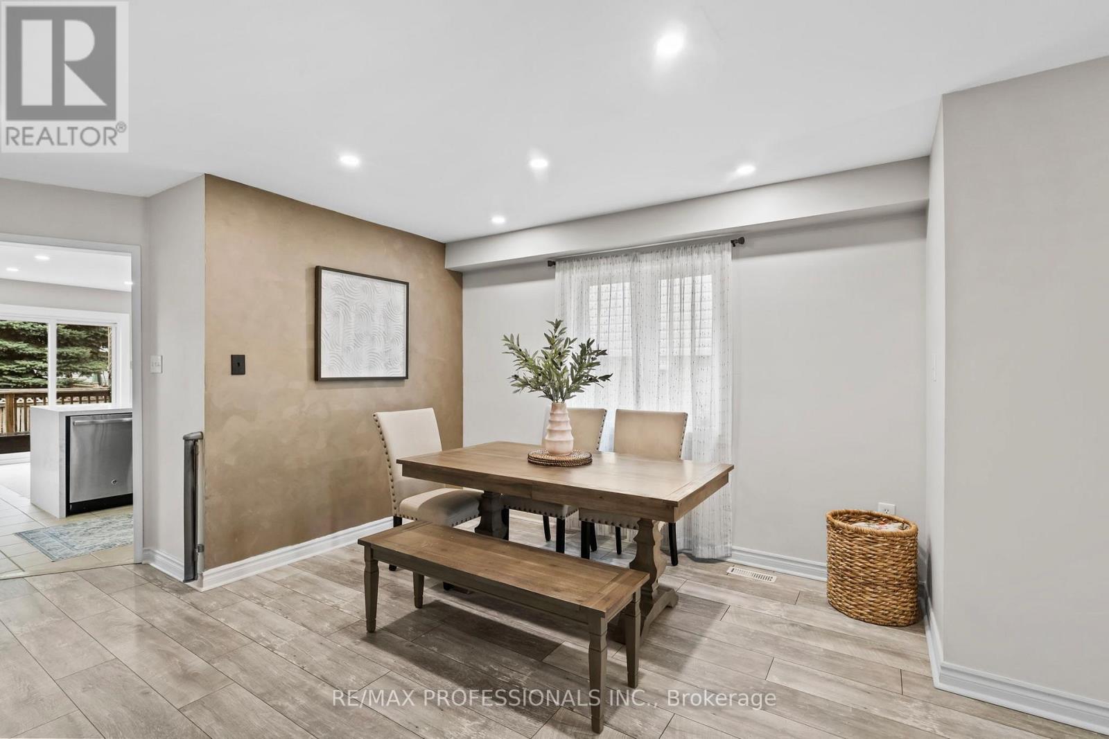 135 Professor Day Drive, Bradford West Gwillimbury, Ontario  L3Z 3B9 - Photo 7 - N12968182