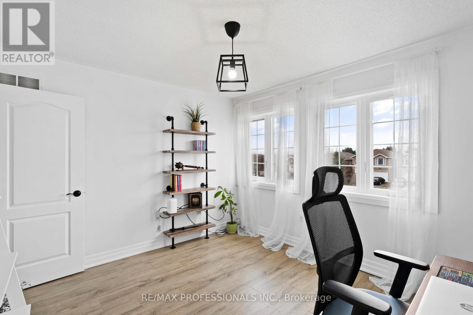 135 Professor Day Drive, Bradford West Gwillimbury, Ontario  L3Z 3B9 - Photo 27 - N12968182