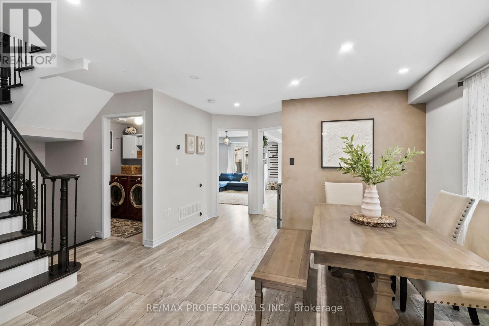 135 Professor Day Drive, Bradford West Gwillimbury, Ontario  L3Z 3B9 - Photo 6 - N12968182