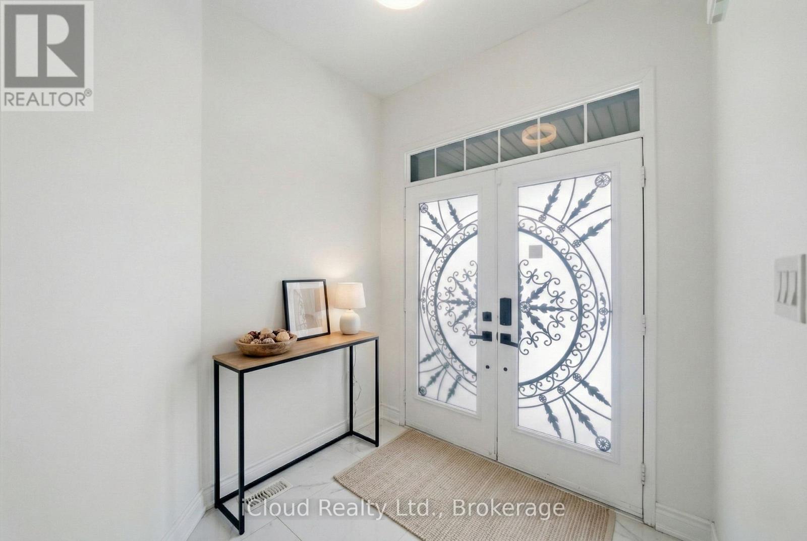 81 Crown Victoria Drive W, Brampton, Ontario  L7A 3X1 - Photo 2 - W12966380