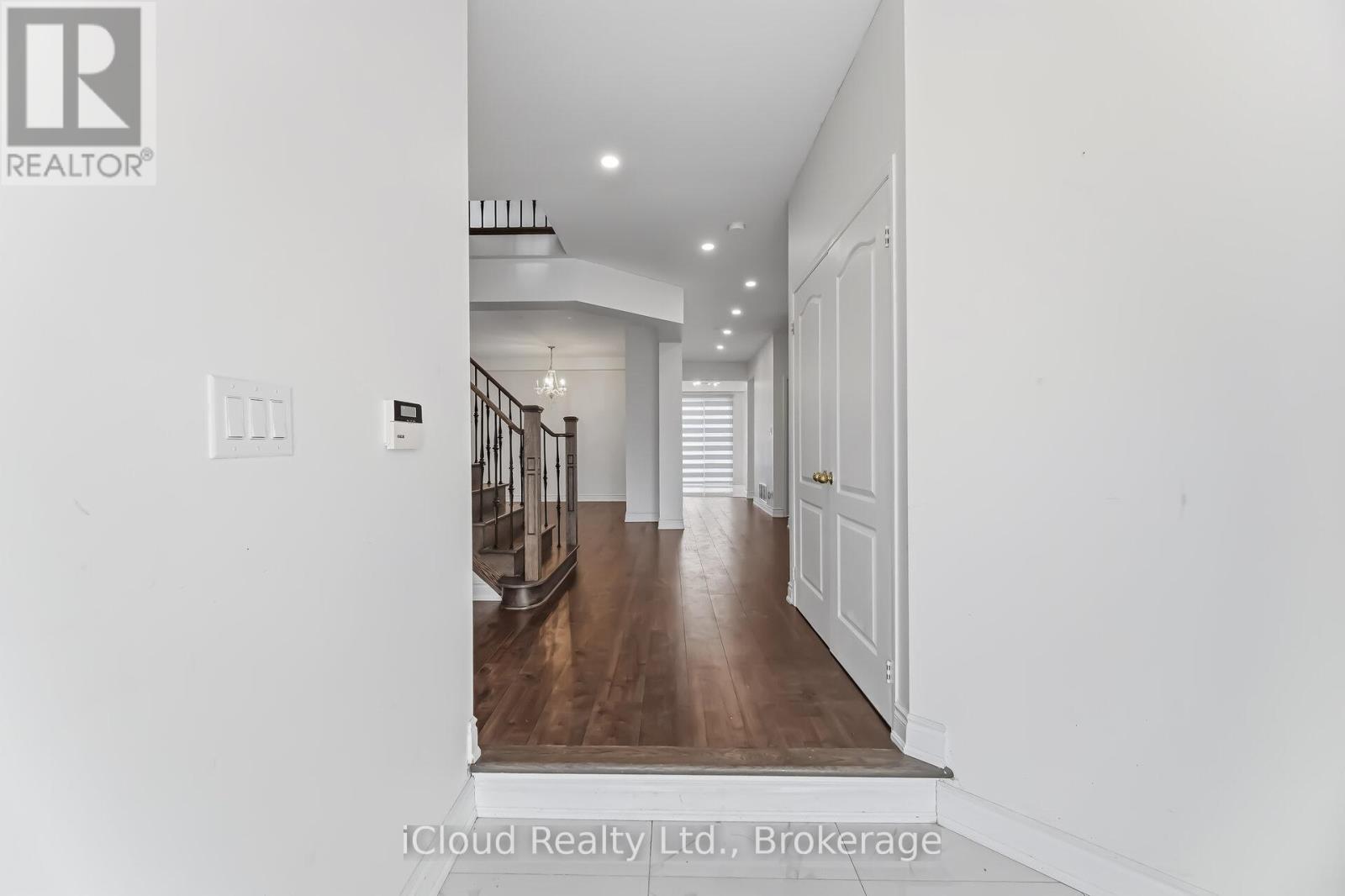 81 Crown Victoria Drive W, Brampton, Ontario  L7A 3X1 - Photo 3 - W12966380