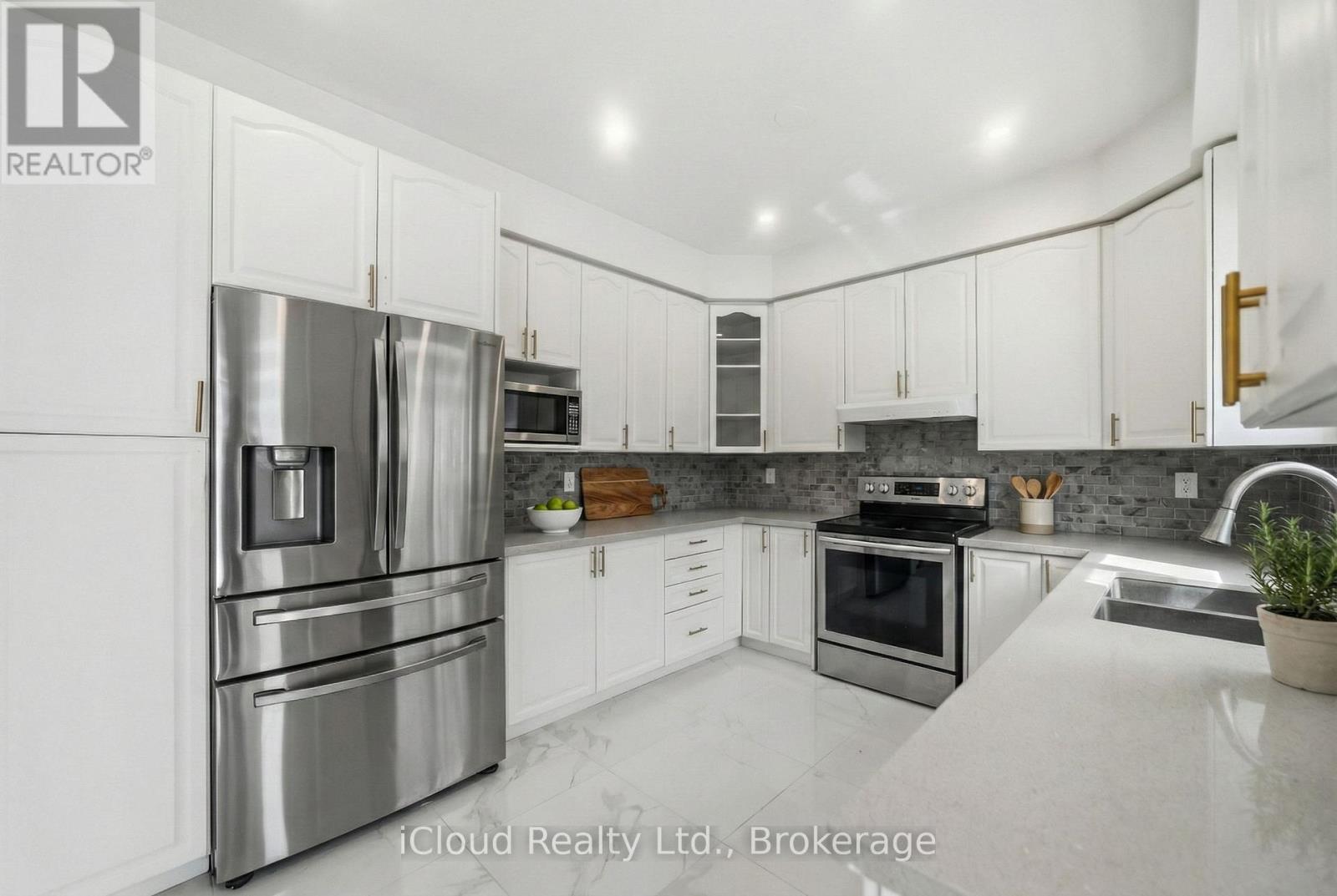 81 Crown Victoria Drive W, Brampton, Ontario  L7A 3X1 - Photo 9 - W12966380