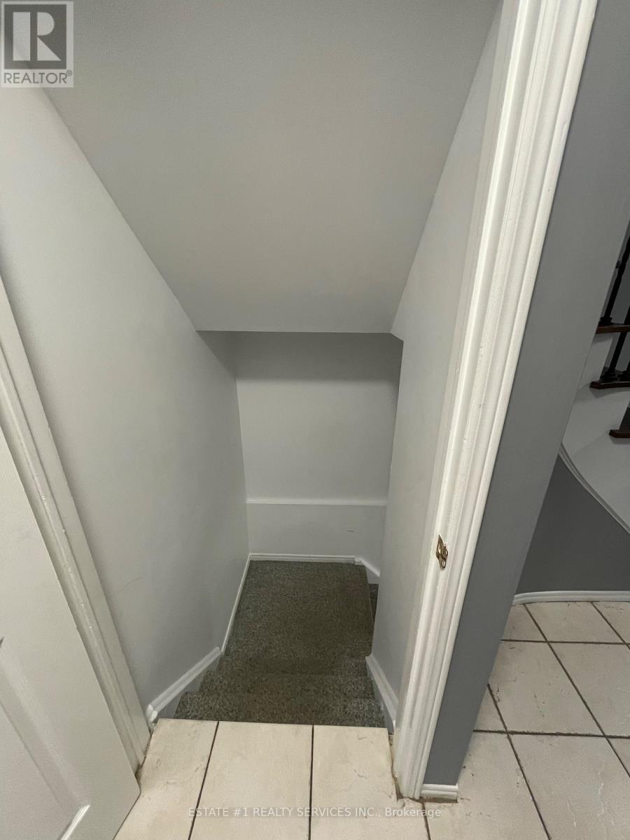 2943 Gulfstream Way, Mississauga (Meadowvale), Ontario  L5N 6J9 - Photo 12 - W12910626