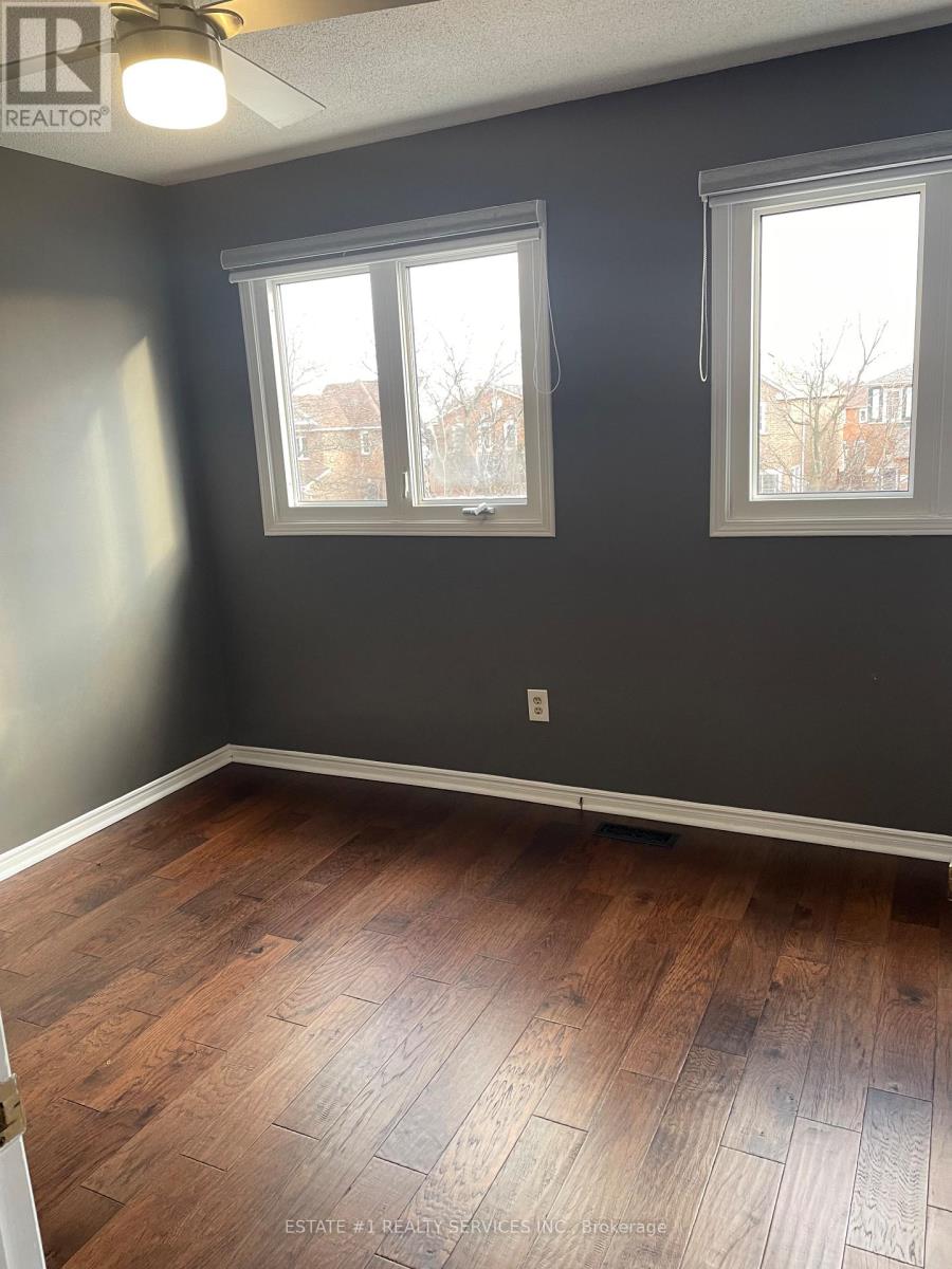 2943 Gulfstream Way, Mississauga (Meadowvale), Ontario  L5N 6J9 - Photo 34 - W12910626