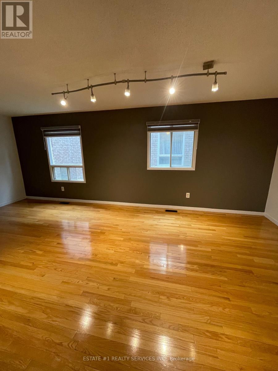 2943 Gulfstream Way, Mississauga (Meadowvale), Ontario  L5N 6J9 - Photo 6 - W12910626