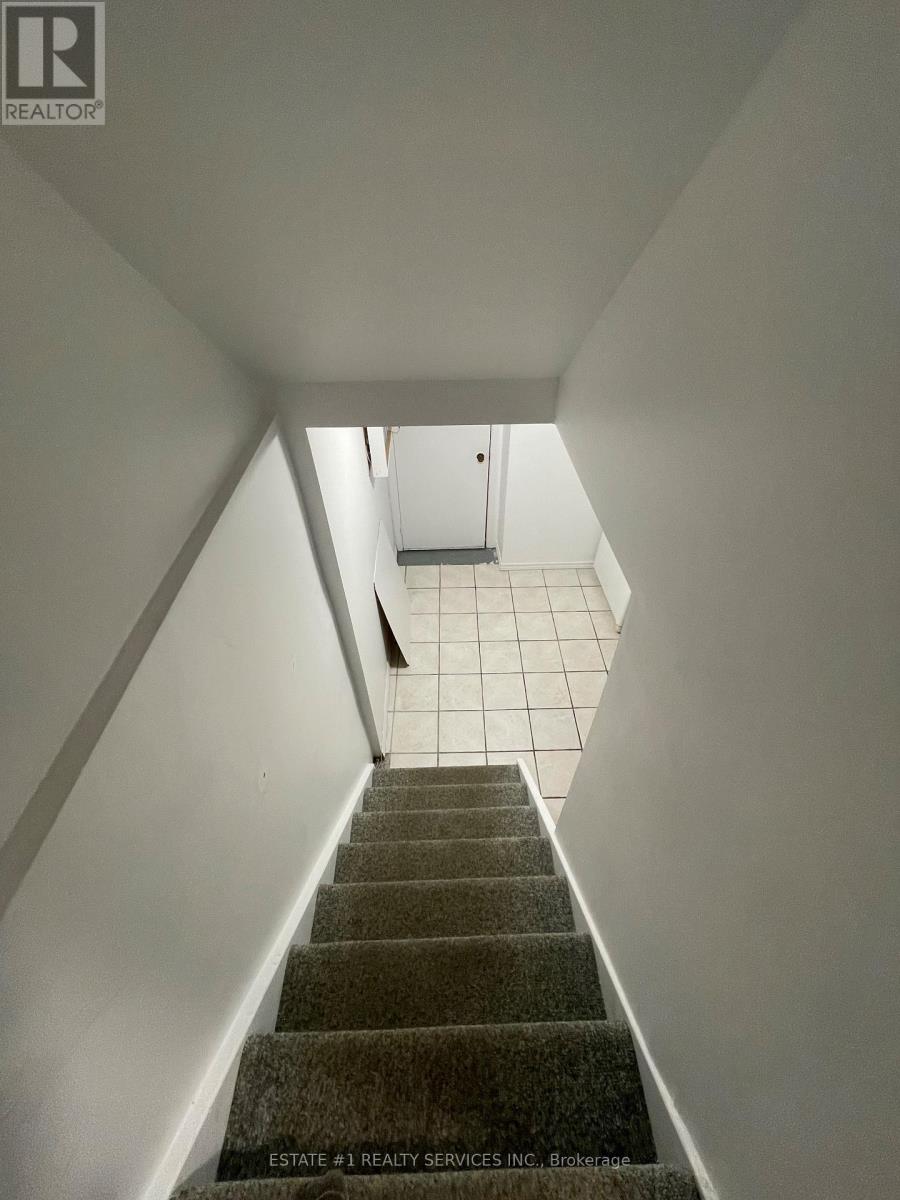 2943 Gulfstream Way, Mississauga (Meadowvale), Ontario  L5N 6J9 - Photo 13 - W12910626