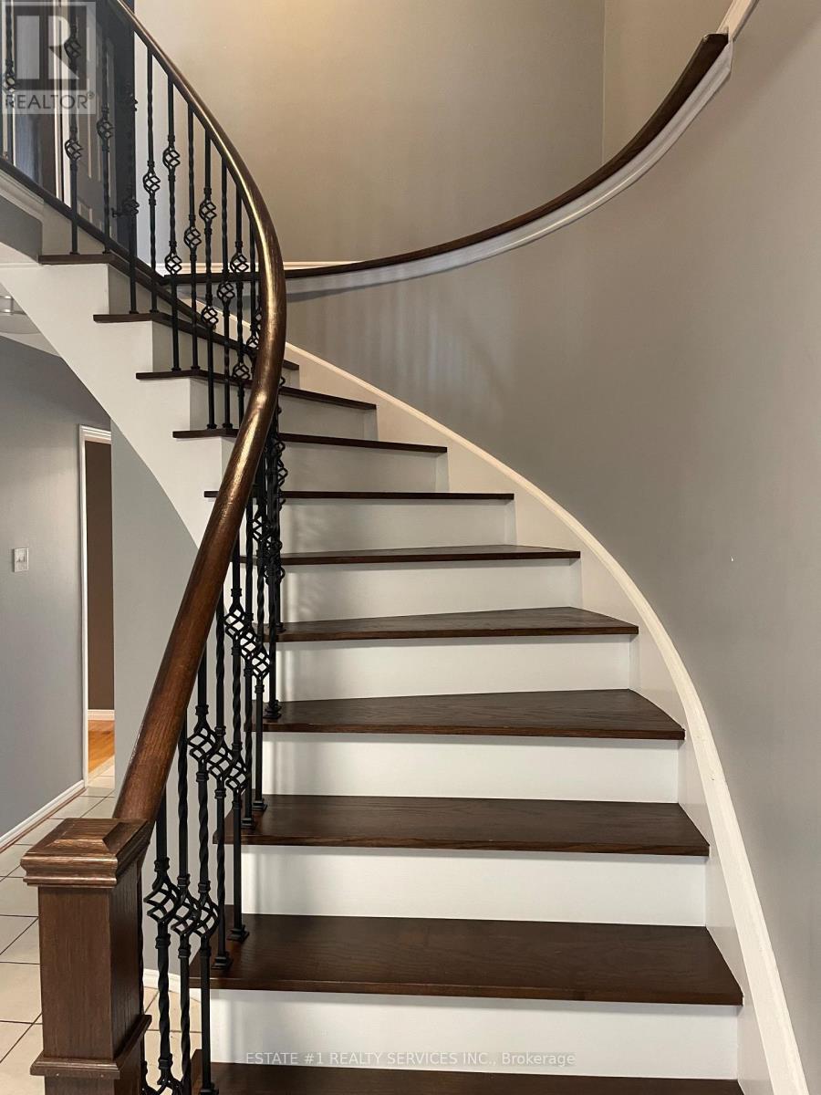 2943 Gulfstream Way, Mississauga (Meadowvale), Ontario  L5N 6J9 - Photo 25 - W12910626