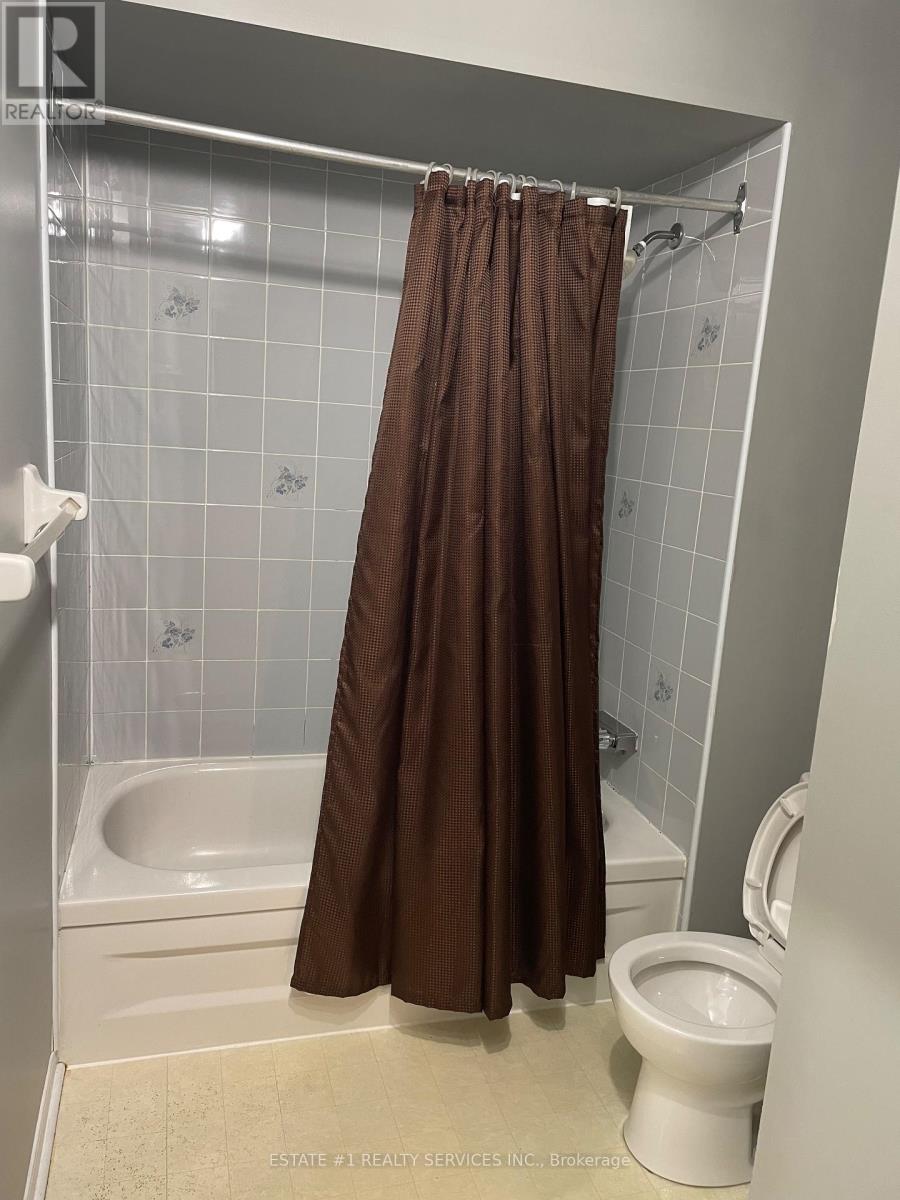 2943 Gulfstream Way, Mississauga (Meadowvale), Ontario  L5N 6J9 - Photo 29 - W12910626