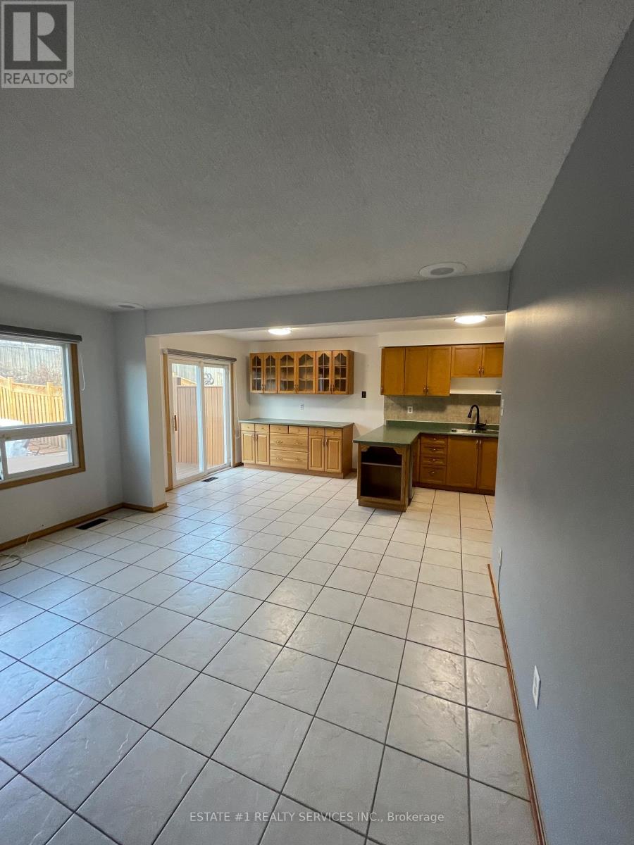 2943 Gulfstream Way, Mississauga (Meadowvale), Ontario  L5N 6J9 - Photo 10 - W12910626