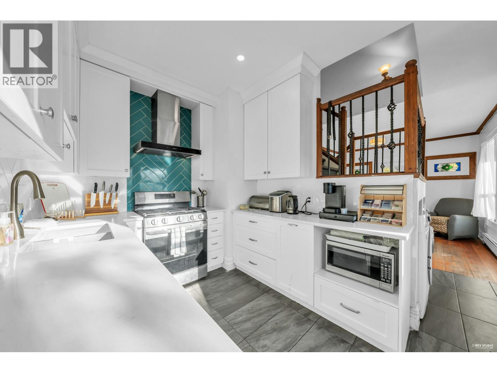 237 SANDRINGHAM AVENUE, New Westminster, British Columbia