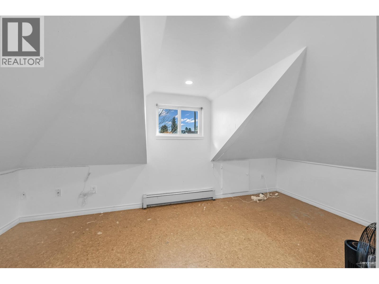 237 Sandringham Avenue, New Westminster, British Columbia  V3L 1Z4 - Photo 5 - R3108236