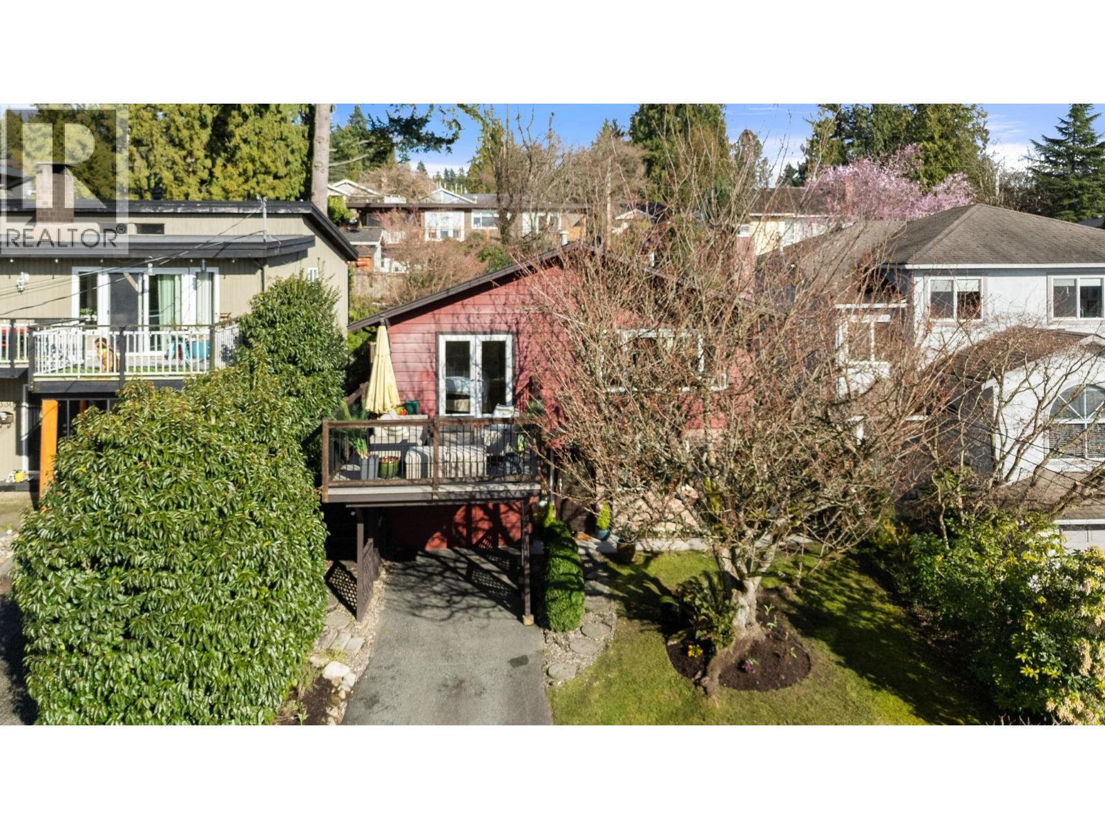 3300 Mahon Avenue, North Vancouver, British Columbia  V7N 3T5 - Photo 2 - R3108247
