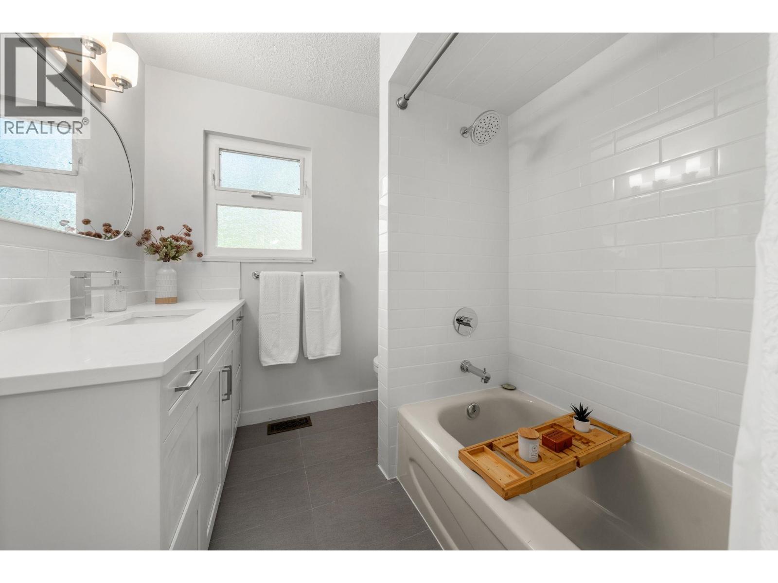 3300 Mahon Avenue, North Vancouver, British Columbia  V7N 3T5 - Photo 23 - R3108247