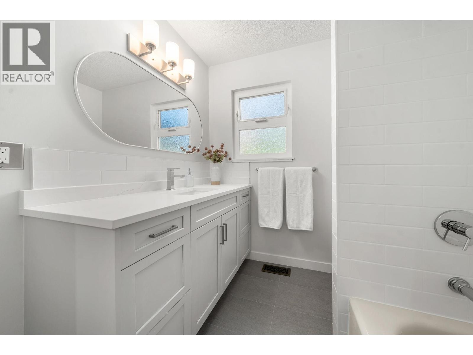 3300 Mahon Avenue, North Vancouver, British Columbia  V7N 3T5 - Photo 24 - R3108247