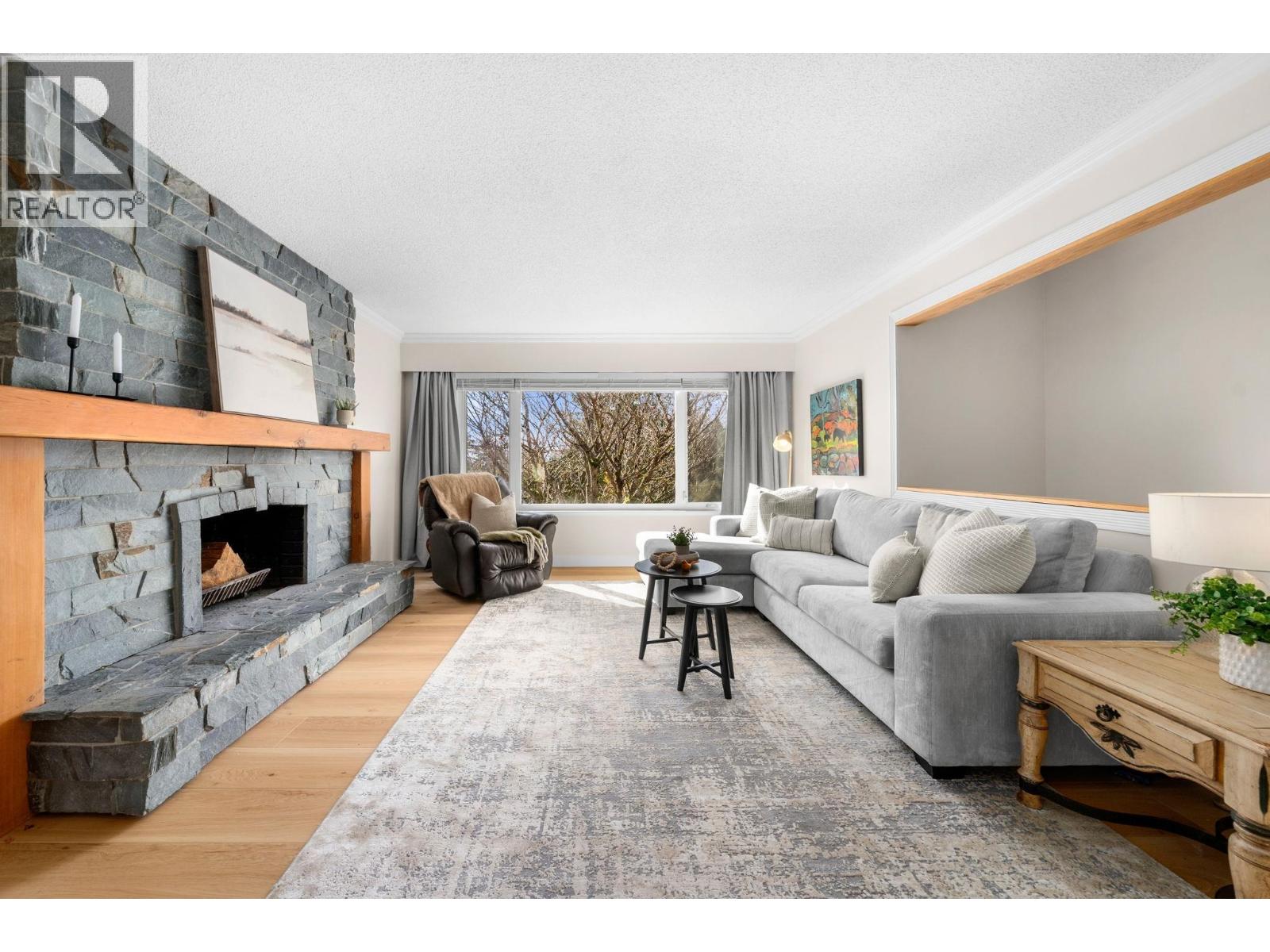 3300 Mahon Avenue, North Vancouver, British Columbia  V7N 3T5 - Photo 3 - R3108247