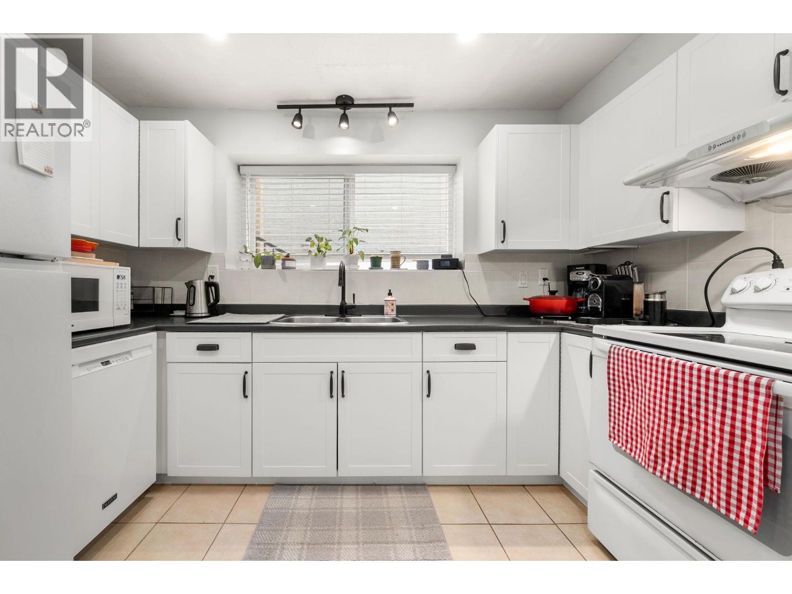 3300 Mahon Avenue, North Vancouver, British Columbia  V7N 3T5 - Photo 30 - R3108247