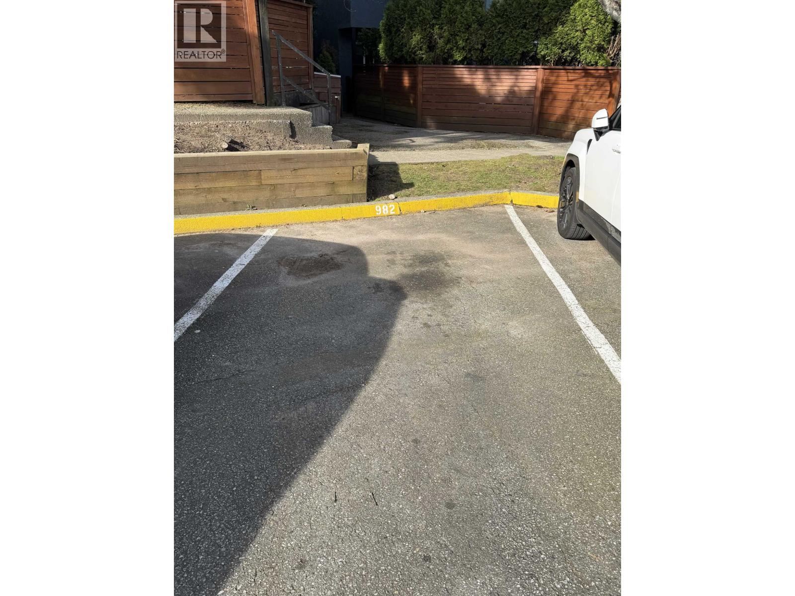 982 Howie Avenue, Coquitlam, British Columbia  V3J 1T3 - Photo 11 - R3107266