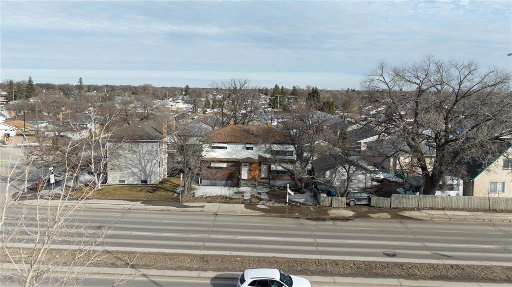 1277 Mcphillips Street, Winnipeg, Manitoba  R2X 2L7 - Photo 11 - 202606289
