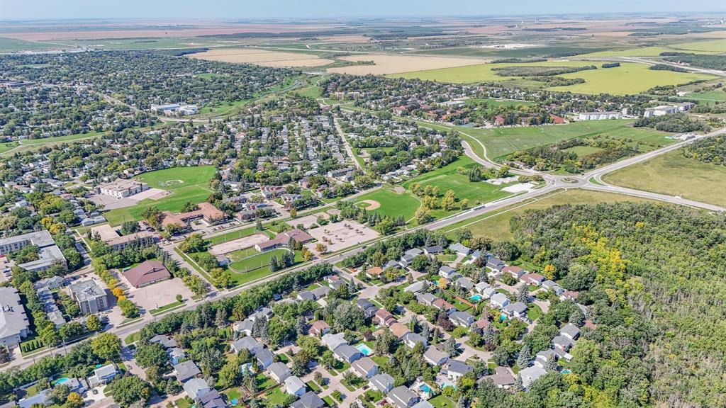 110 Emerald Grove Drive, Winnipeg, Manitoba  R3J 1H2 - Photo 3 - 202606580