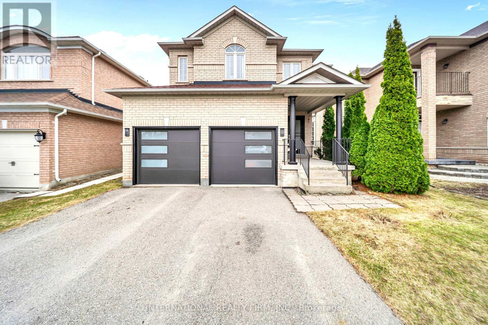 45 Naughton Drive, Richmond Hill, Ontario  L4C 0R2 - Photo 4 - N12968542