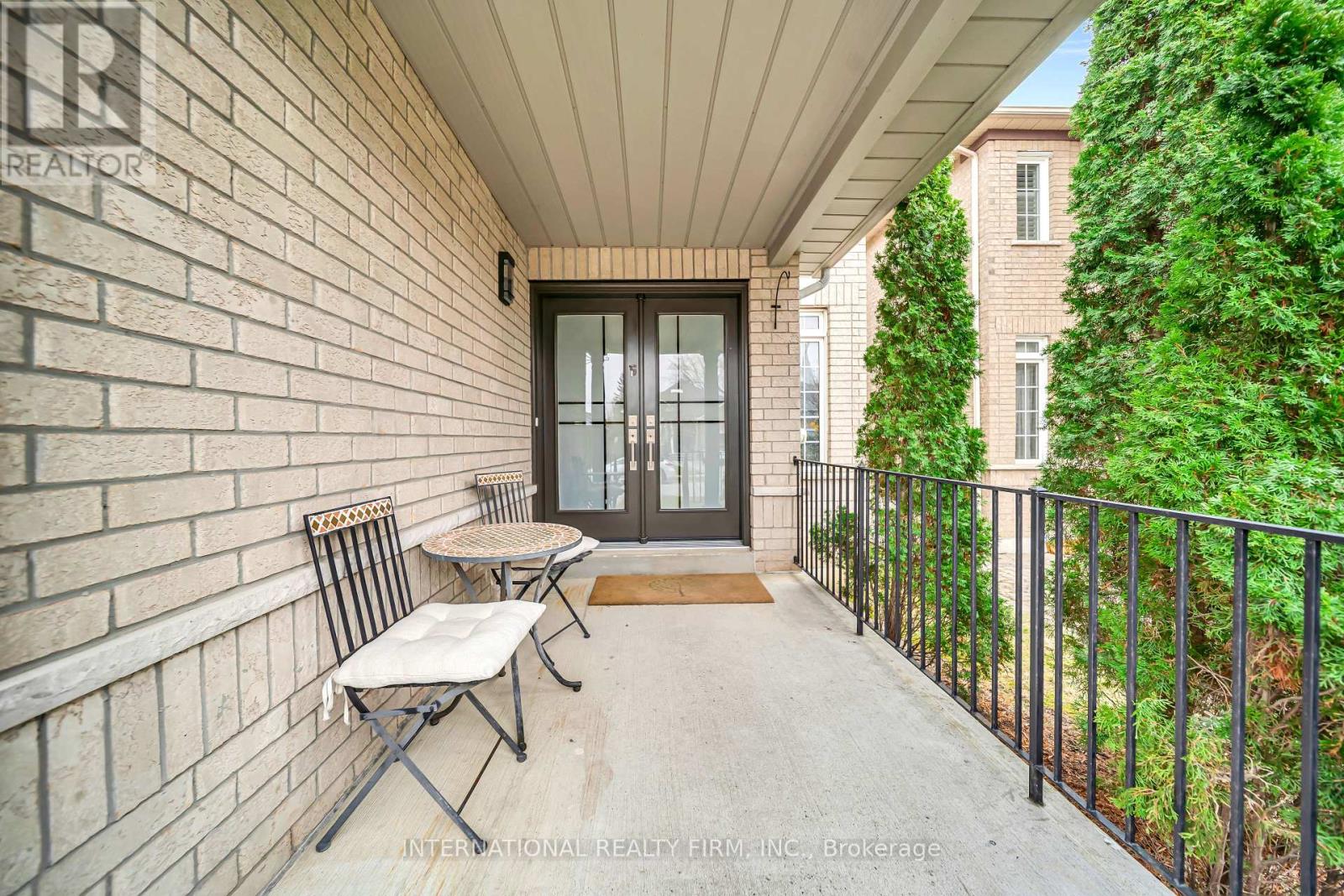 45 Naughton Drive, Richmond Hill, Ontario  L4C 0R2 - Photo 5 - N12968542