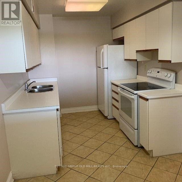 2405 - 1300 Islington Avenue, Toronto, Ontario  M9A 5C4 - Photo 2 - W12968532