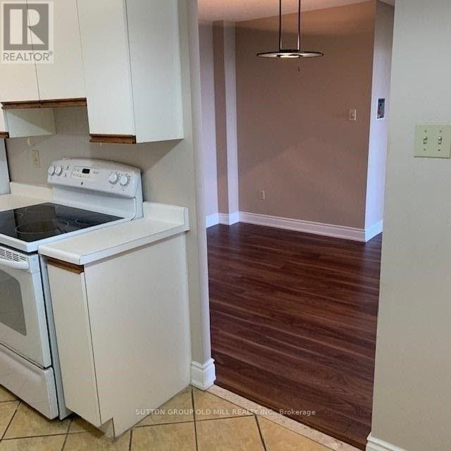 2405 - 1300 Islington Avenue, Toronto, Ontario  M9A 5C4 - Photo 4 - W12968532