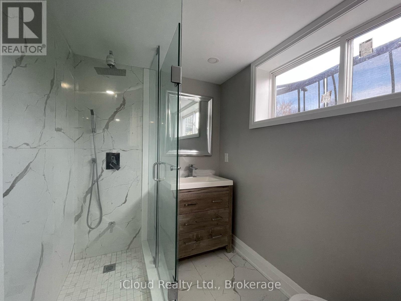 Basement Apartment - 22 Decarie Circle, Toronto, Ontario  M9B 3H8 - Photo 4 - W12968534