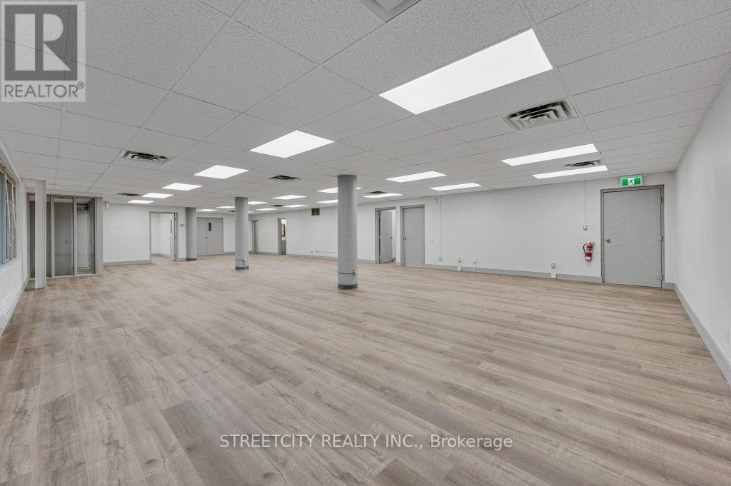 Ground Floor - 916 Gateway Drive, Burlington, Ontario  L7L 5K7 - Photo 4 - W12968538