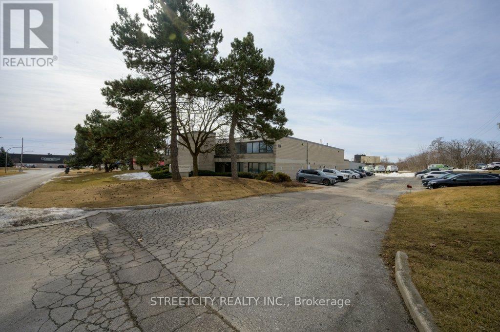 Ground Floor - 916 Gateway Drive, Burlington, Ontario  L7L 5K7 - Photo 9 - W12968538