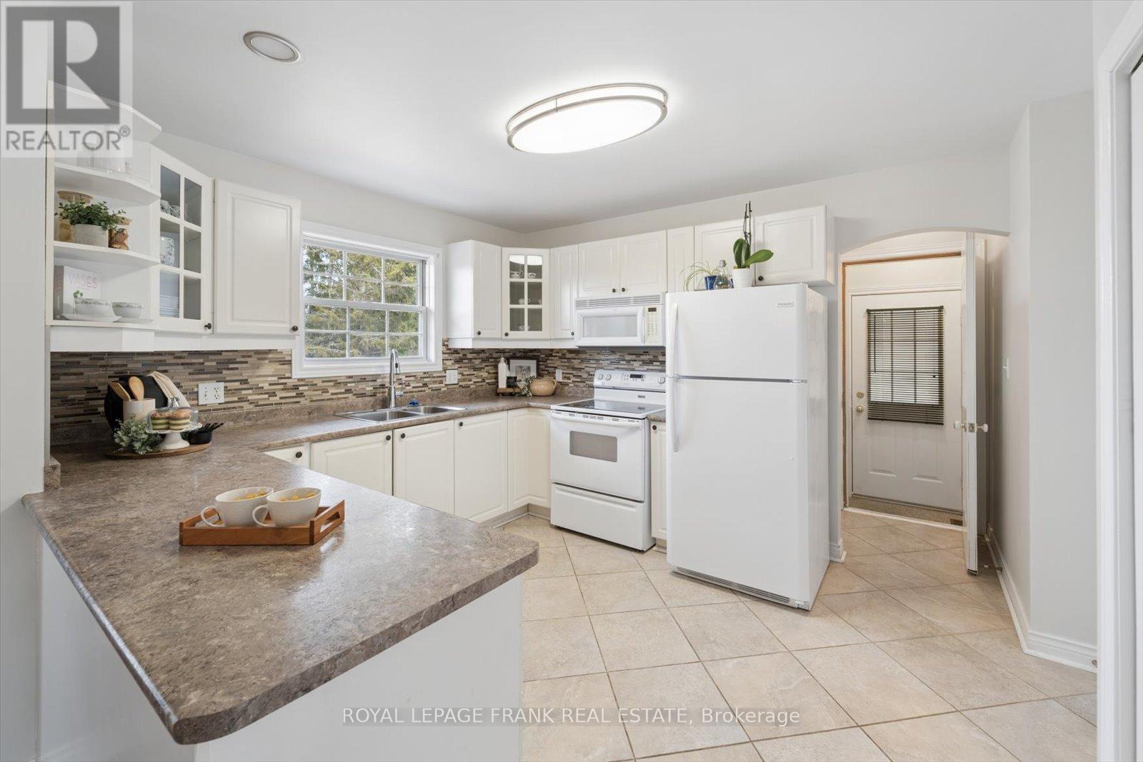 10 Olympia Court, Kawartha Lakes, Ontario  K9V 6C8 - Photo 14 - X12939130